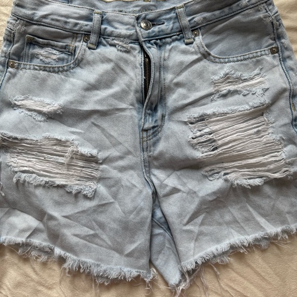 American Eagle Distressed Light Wash Denim Mom Shorts - Picture 4 of 10
